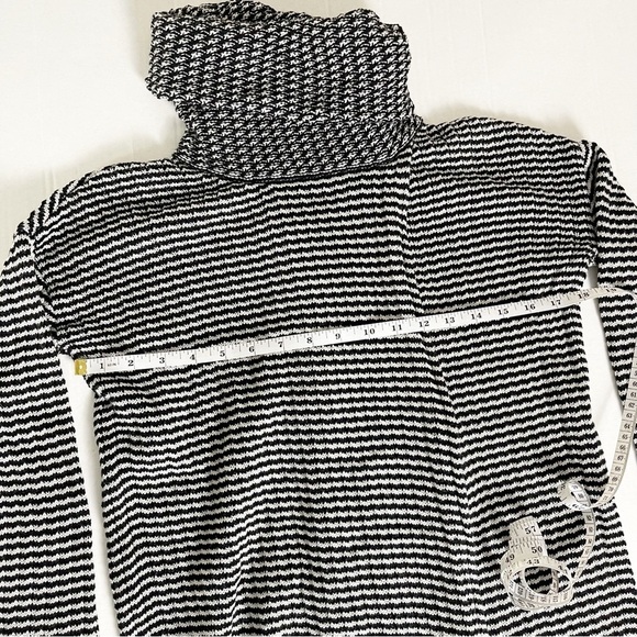 CABI Women’s Fergie Turtleneck Split Sweater - XXS - Picture 7 of 9